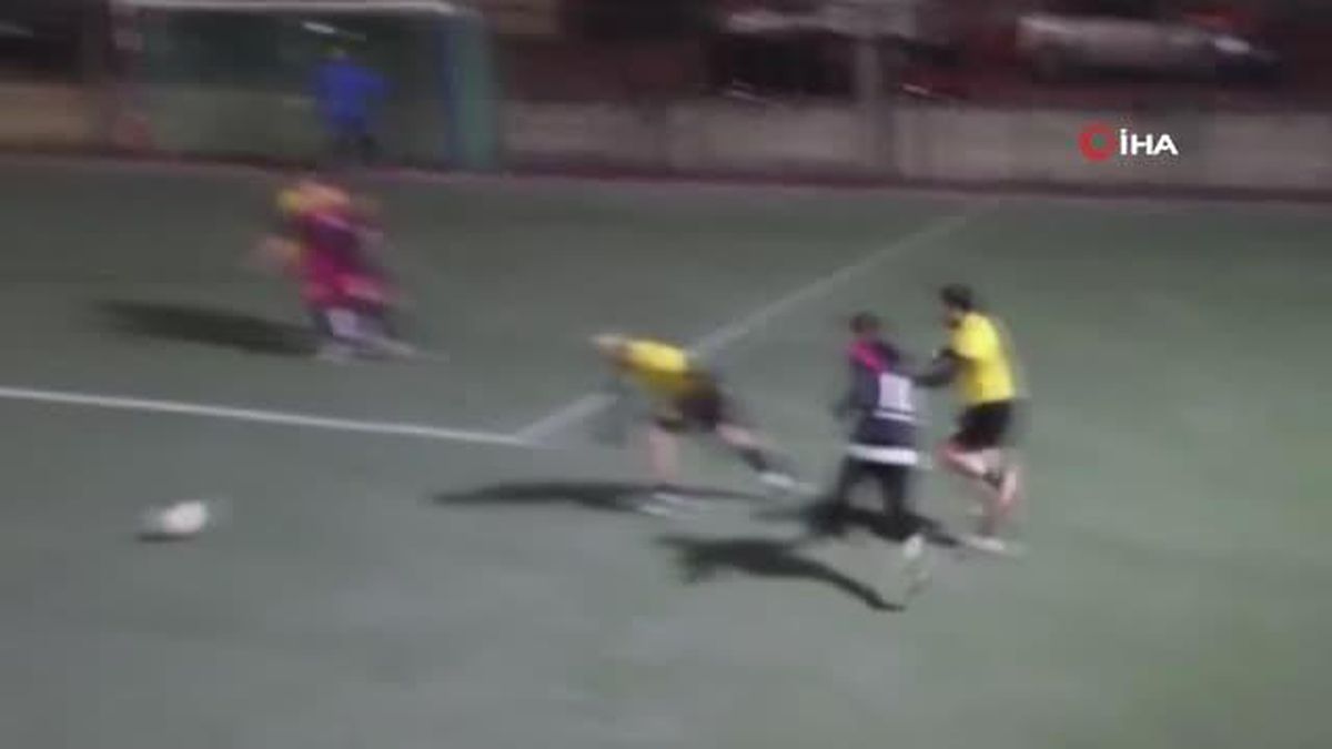 Halı sahalarda 'Para verdim kaleye geçmem' diyenler önce onu arıyor