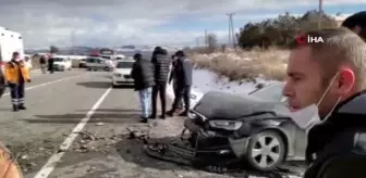 İki otomobilin çarpıştığı kazada 1 kişi hayatını kaybetti, 5 kişi yaralandı