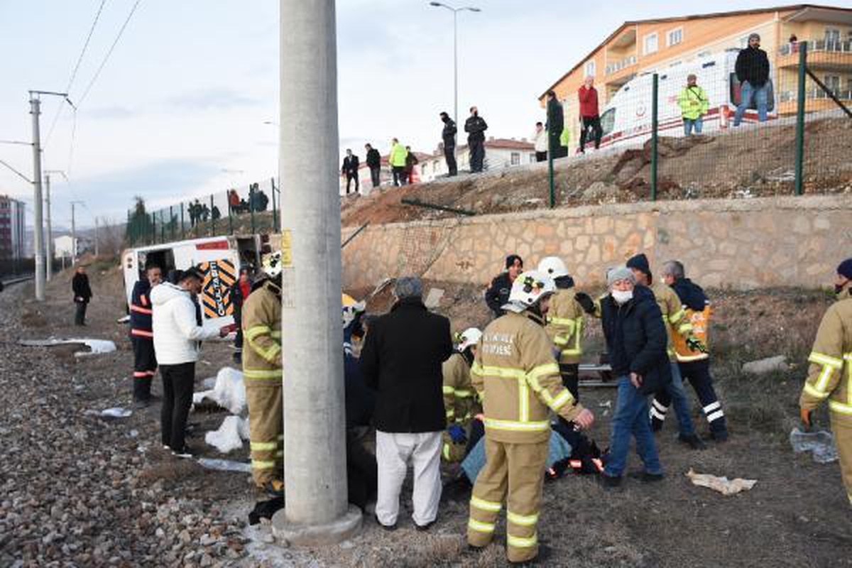 Son dakika! İşçi servisi kazasında yaralı 15 kişiden 1\'i hayatını kaybetti