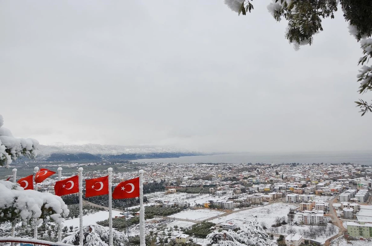 İznik\'te karla kaplanan tarihi mekanlar havadan görüntülendi