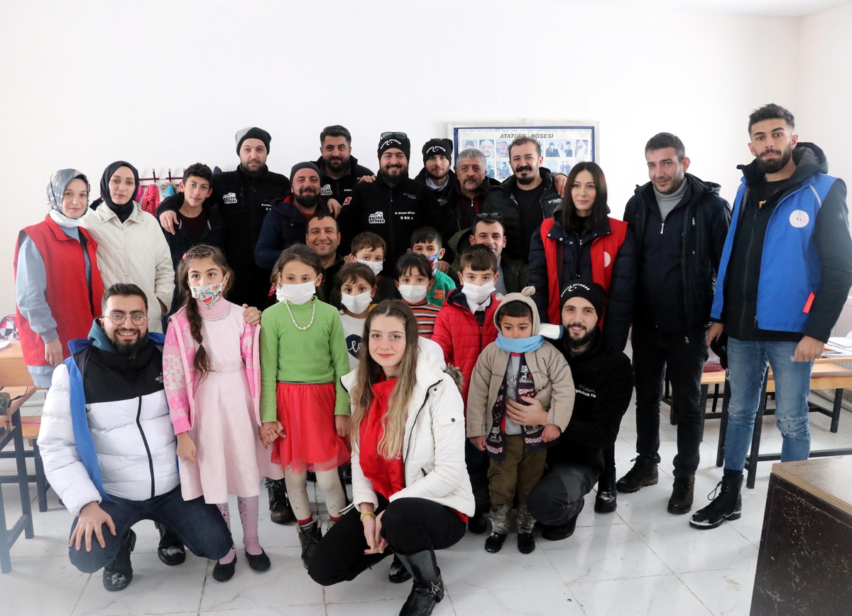 Karlı yollar macera tutkunlarının minik yürekleri sevindirmesine engel olamadı