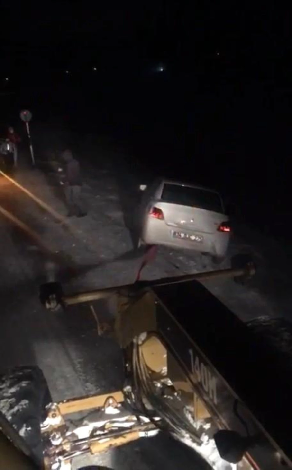 Kars\'ta yolda kalan araçlar kurtarıldı