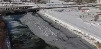 Kızılırmak'ın yüzeyi buzla kaplandı