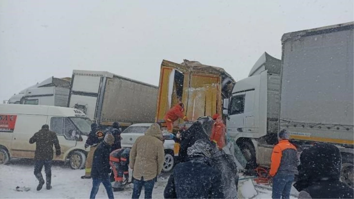 Mardin\'de zincirleme trafik kazası: 3 ölü ,12 yaralı