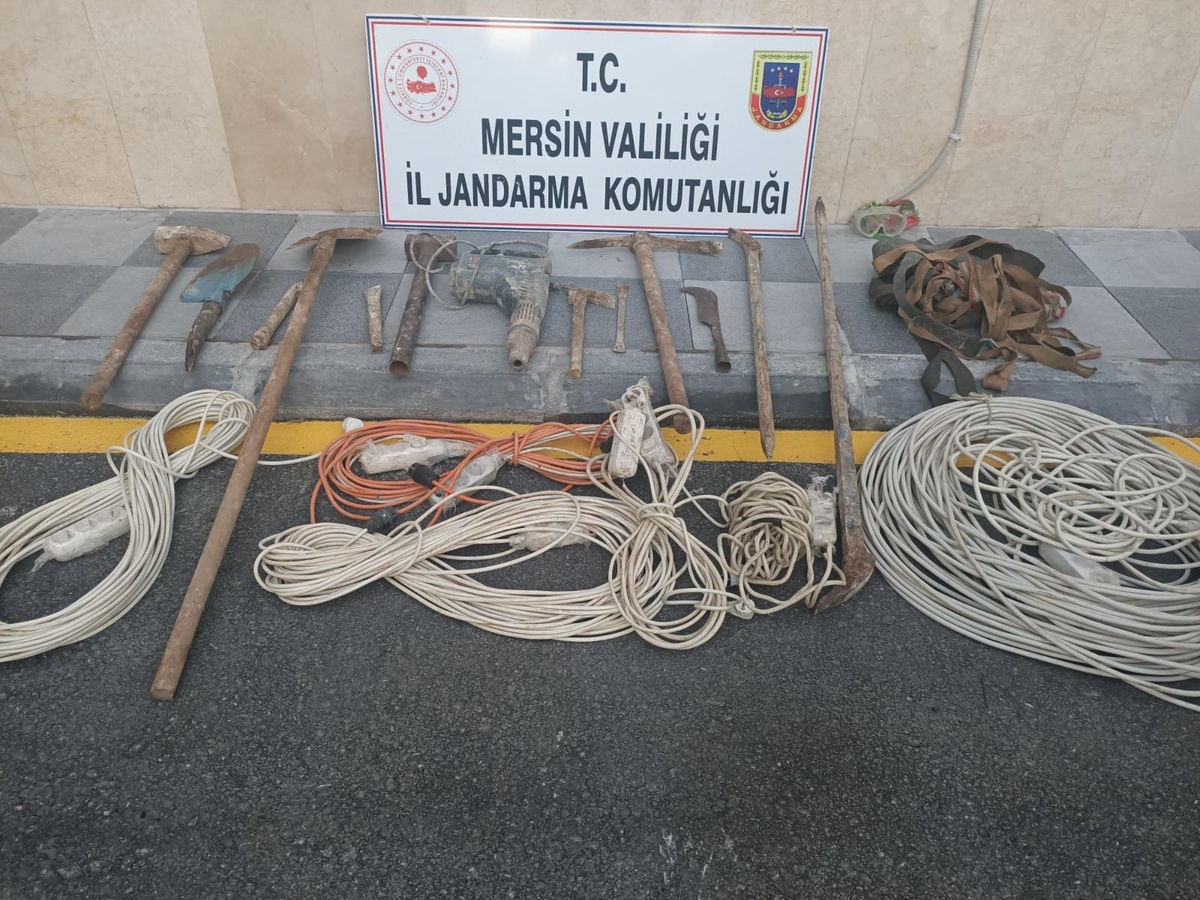 Mersin\'de kaçak kazı yapan 4 kişi suçüstü yakalandı