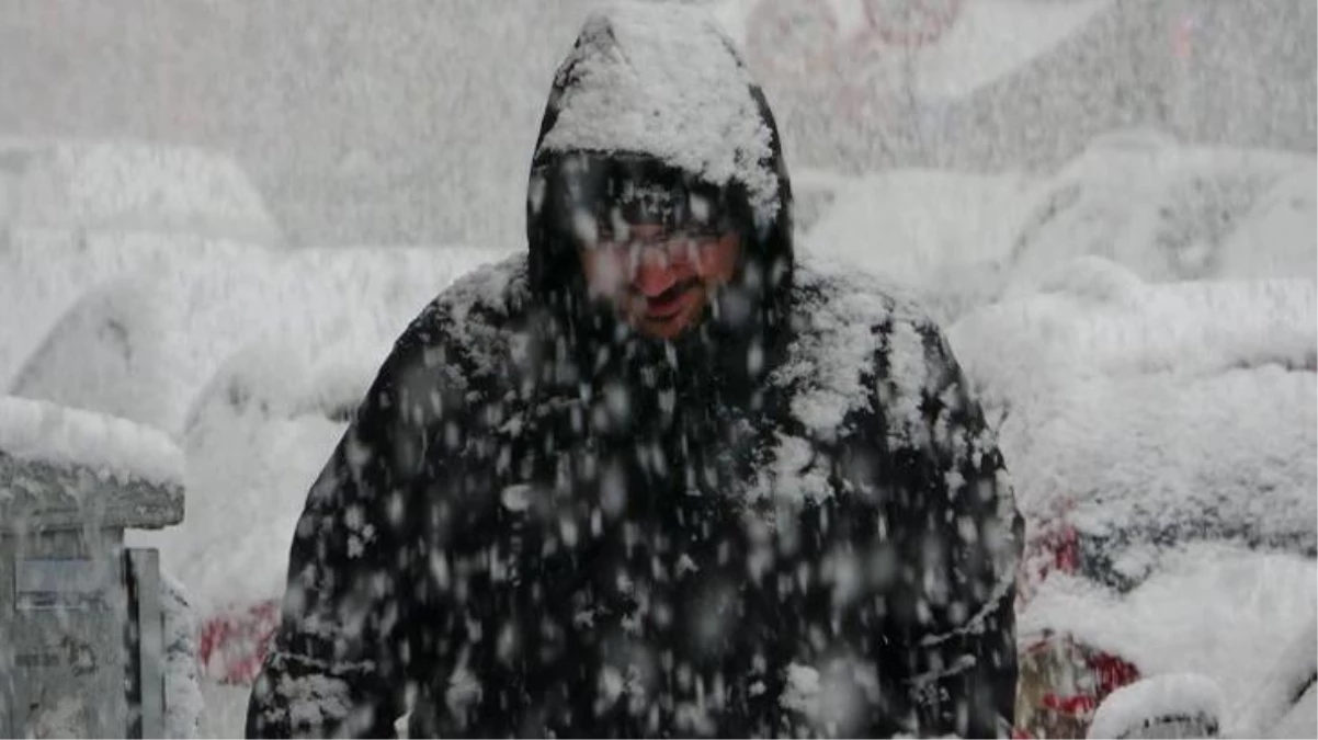 İstanbullular yarın sabaha hazır olun! Meteoroloji uzmanları İstanbul\'u bir hafta etkileyecek kar yağışı için saat verdi