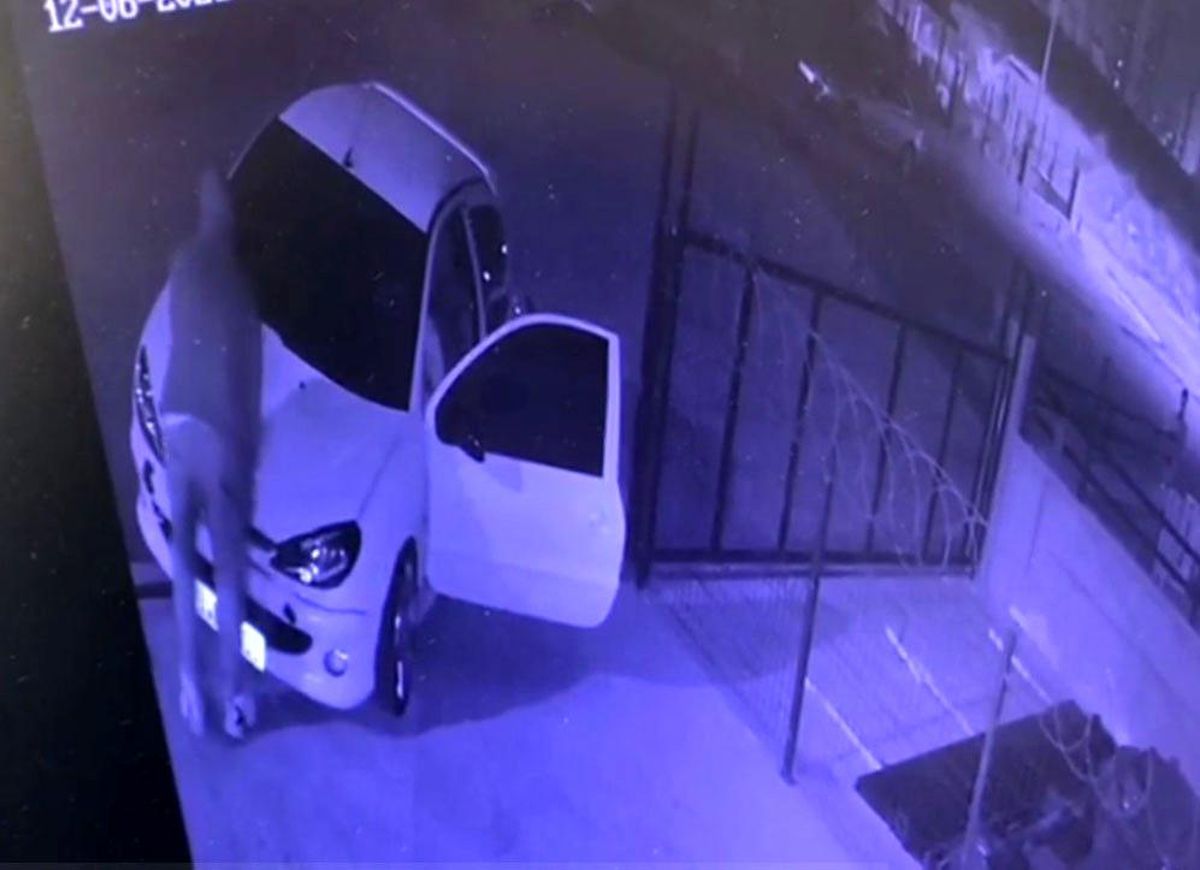 Otomobili iterek çalmışlar