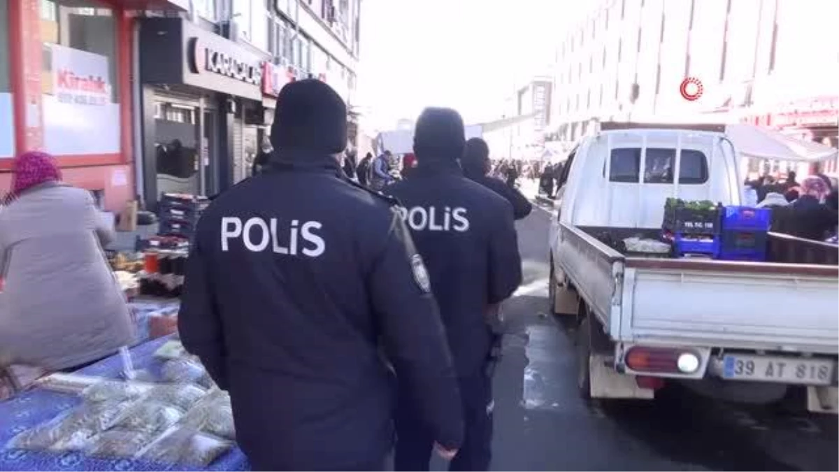 Polis dolandırıcılara karşı uyarmak için pazara çıktı