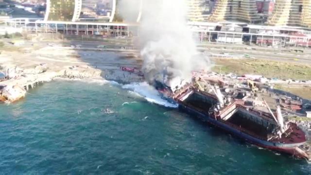 Son dakika: Kartal açıklarında karaya oturan gemide yangın çıktı! Bölgeye itfaiye ekipleri sevk edildi