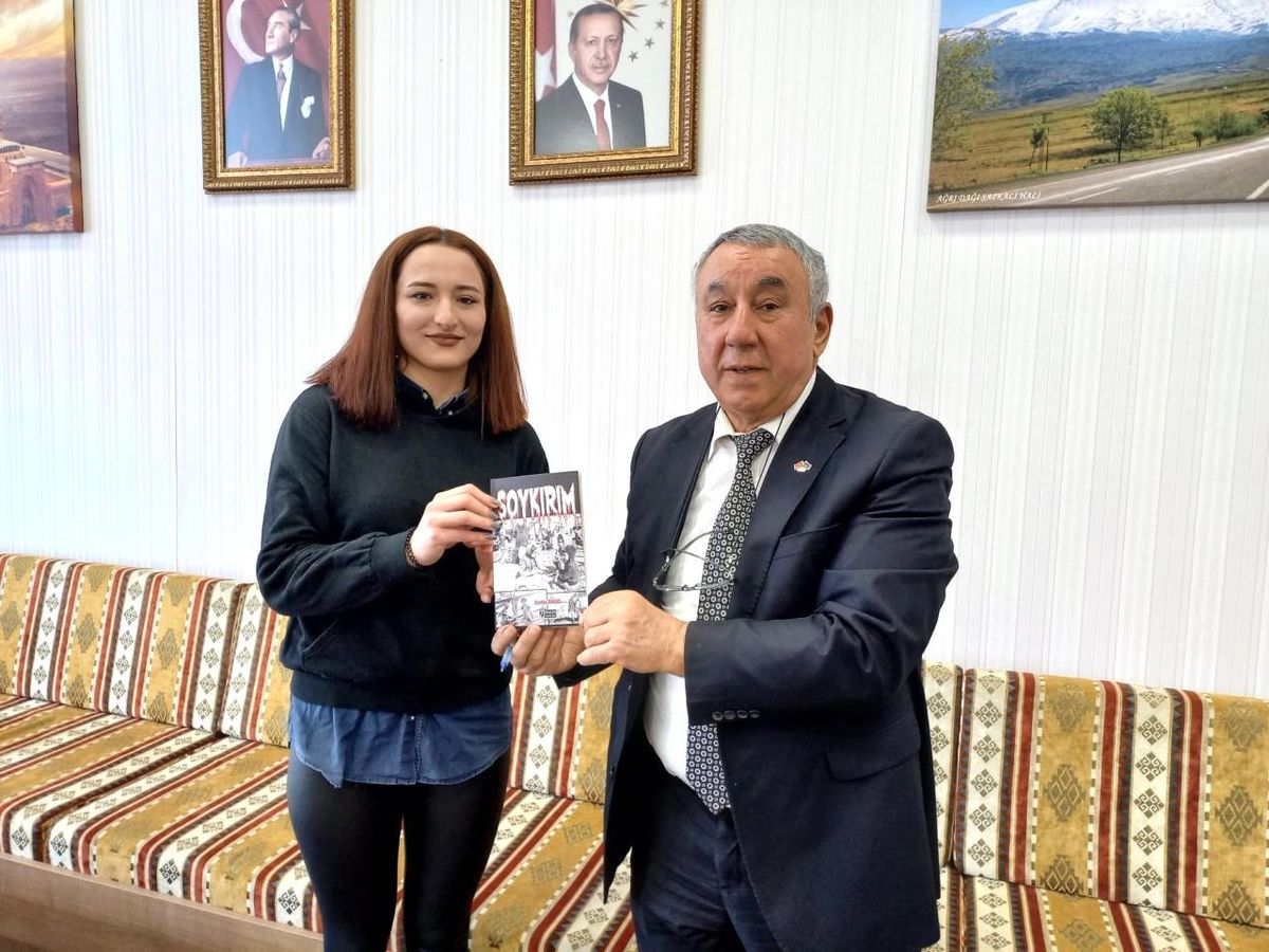 Ünsal, Iğdır Üniversitesi\'nde okuyan Azerbaycanlı öğrencilerin sorunlarını dinledi