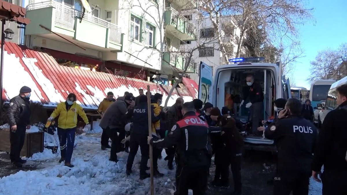 Son dakika! Üzerine demir branda düşen kadın hayatını kaybetti