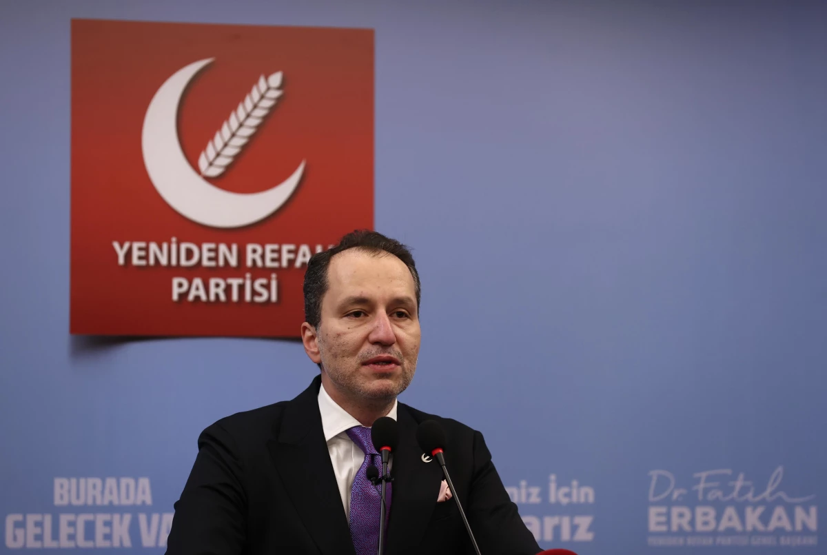 Yeniden Refah Partisi Genel Başkanı Erbakan: "Taşıma dolarla ekonomi yönetilmez"