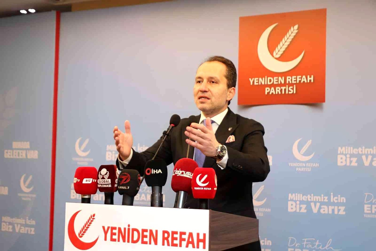 Son dakika haberleri... Yeniden Refah Partisi lideri Erbakan: "Siyasi iktidar hayır kurumu vazifesi yapıyor"