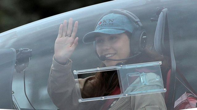 Zara Rutherford tek başına dünyanın çevresini dolaşan en genç kadın pilot oldu