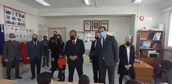 Afetzede öğrencilere okuma kitabı hediye edildi