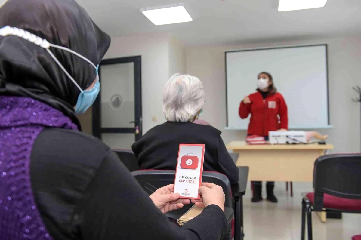 Altındağlı kadınlara ilk yardım dersi