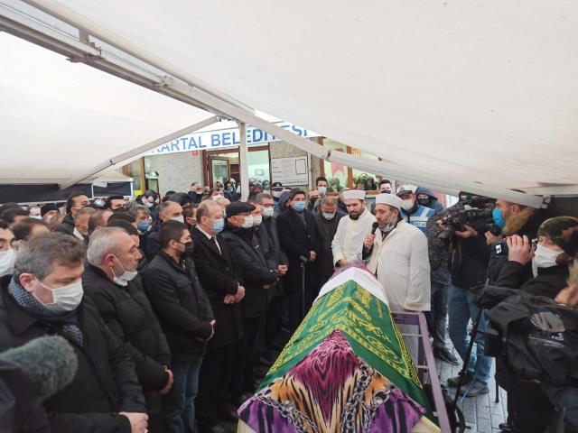 Anneye en acı veda! Katledilen hemşire Ömür Erez'in kızının tabut başındaki hali kahretti