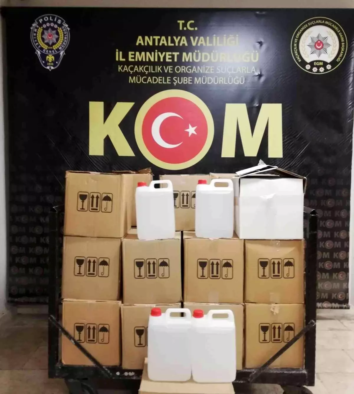 Son dakika haber: Antalya\'da 635 litre sahte alkol ele geçirildi: 8 gözaltı