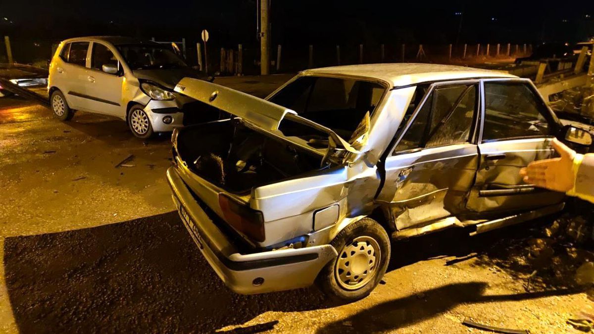 Antalya\'da trafik kazası: 3 yaralı