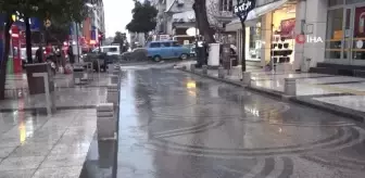 Bandırma'da kar öncesi sağanak yağış etkili oluyor