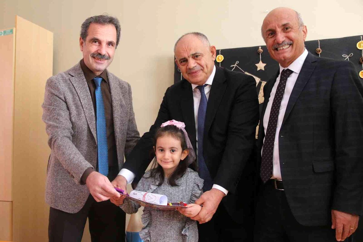 Başkan Öztürk öğrencilerin karne heyecanını paylaştı