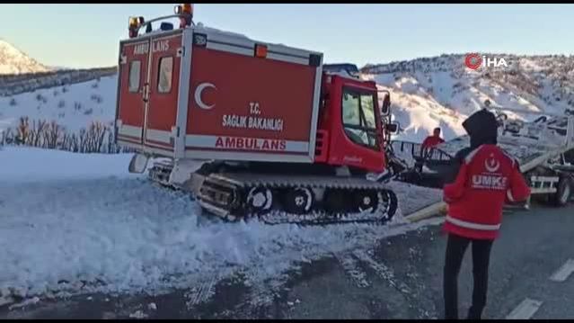 Bingöl'de karlı yollar genç hasta için aşıldı