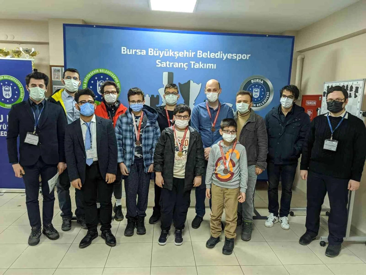 Bursa Büyükşehir Belediyesporlu satranççılardan 18 madalya