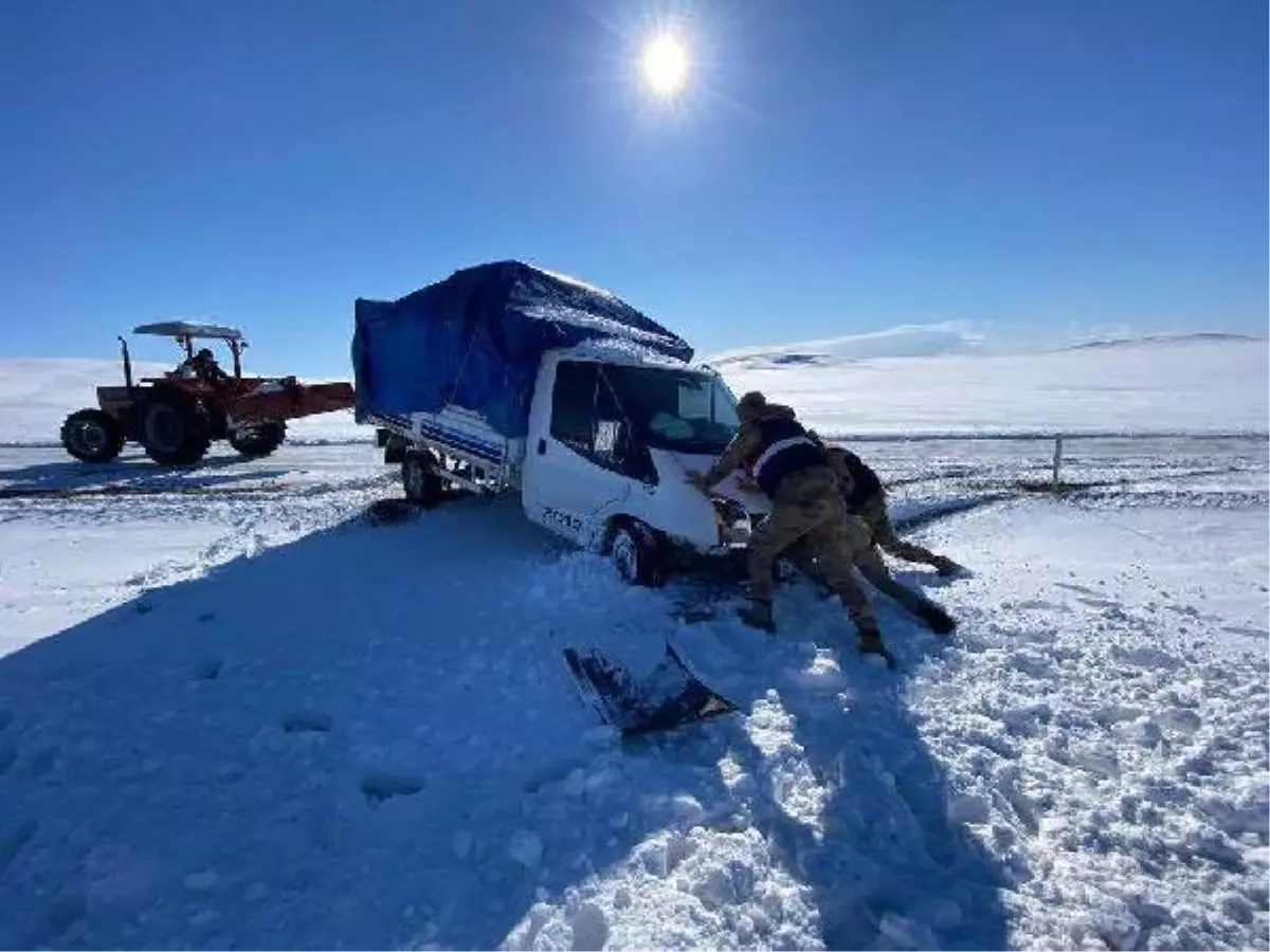 DİYARBAKIR\'DA KAPALI 703 MAHALLE YOLUNUN ULAŞIMA AÇILMASI İÇİN ÇALIŞMALAR SÜRÜYOR