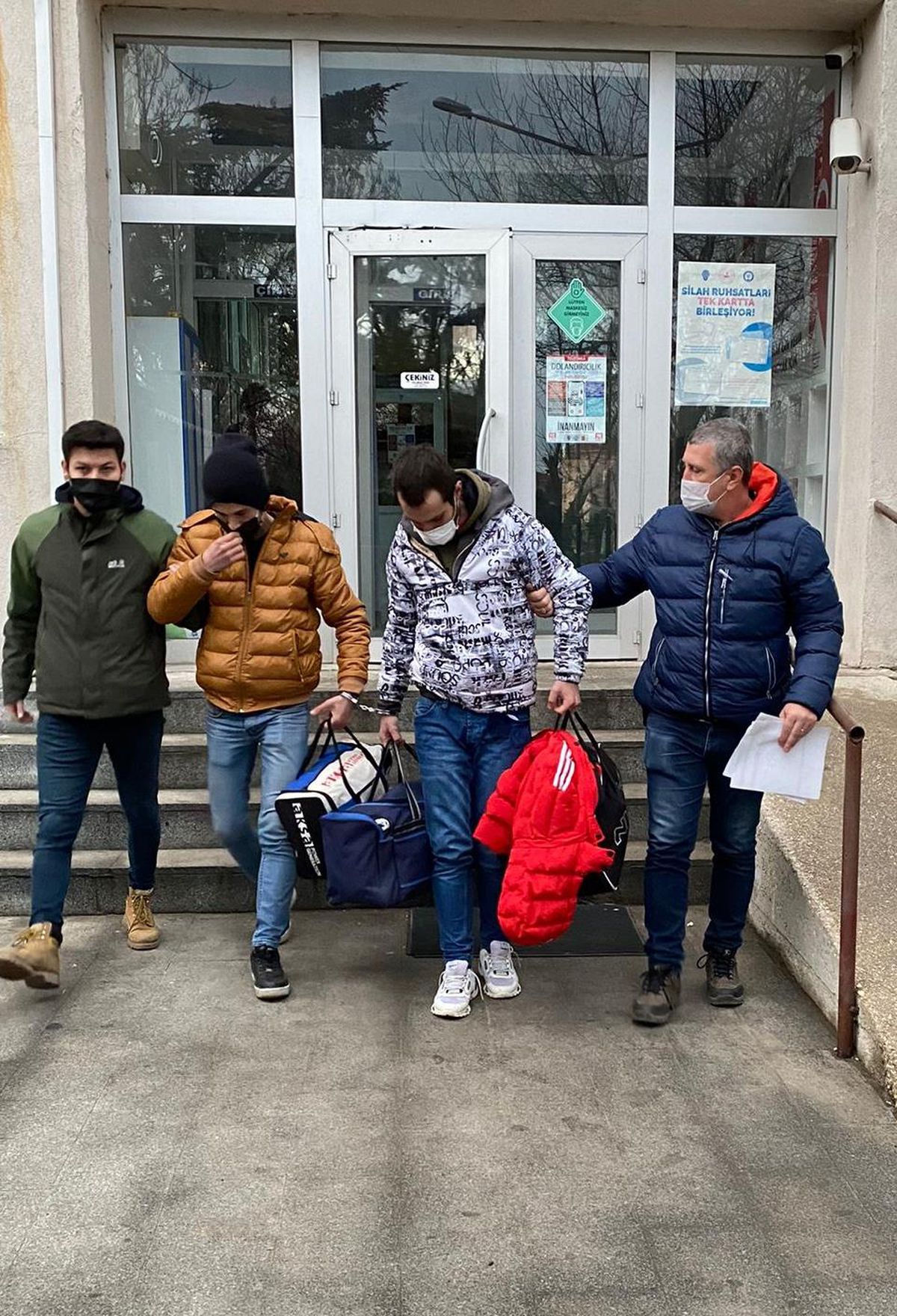 Edirne\'de hırsızlık şüphesiyle gözaltına alınan 2 kişi tutuklandı