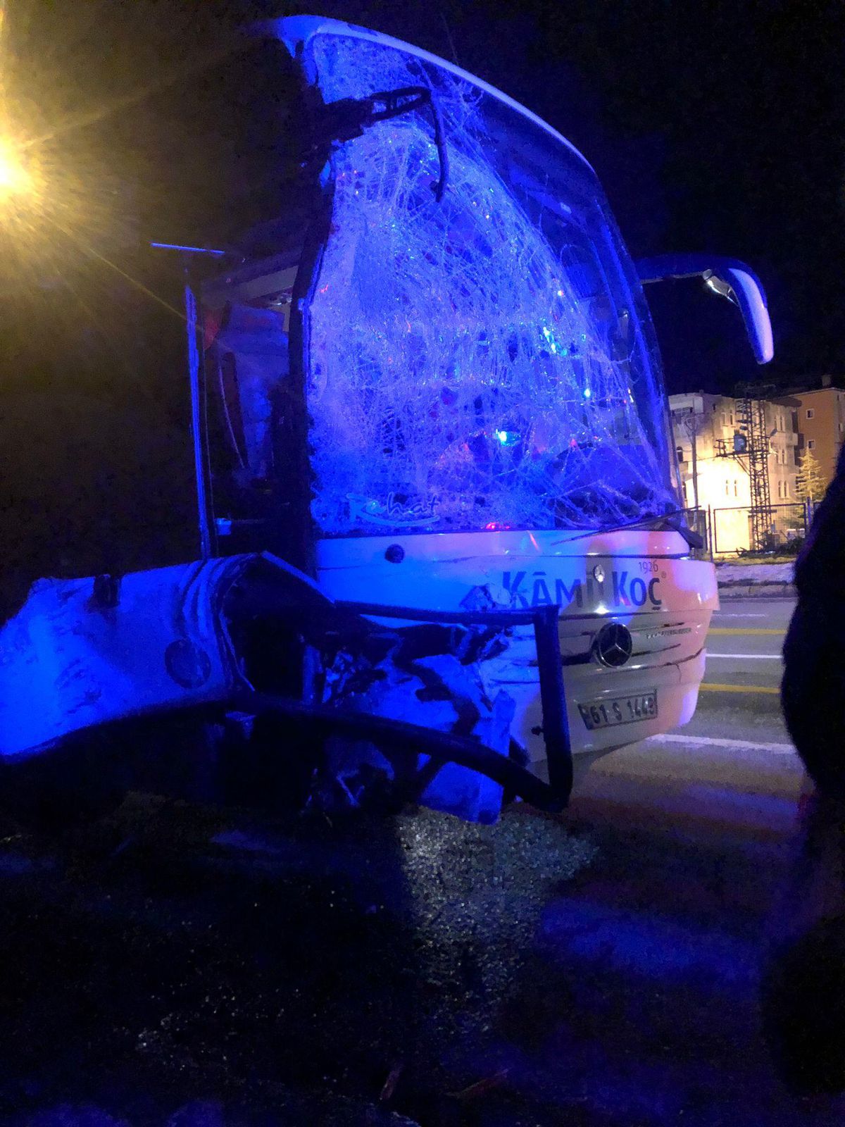 Giresun'da yolcu otobüsü ile tırın çarpışması sonucu 4 kişi yaralandı