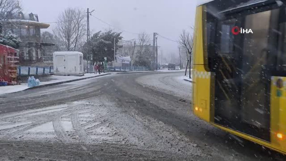 İstanbul'da kar yağışı etkili oldu, megakent beyaza büründü