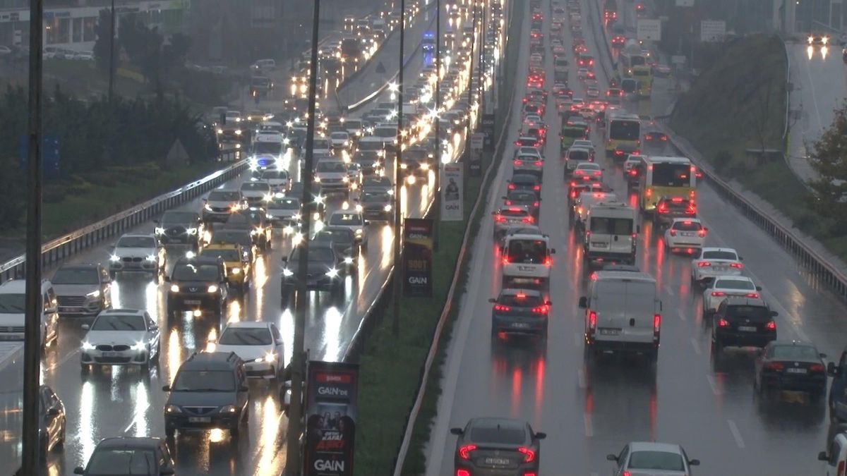 İstanbul'da trafik yoğunluğu yüzde 80'e çıktı