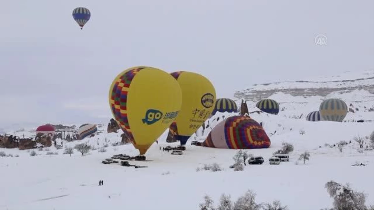 Kapadokya\'da 2021\'de 388 bin turist gökyüzünde balonla süzüldü