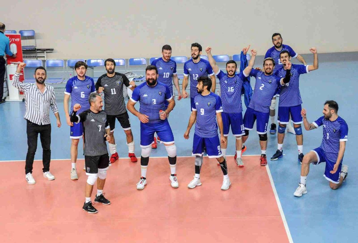Karacabey Belediyespor voleybolda iddialı