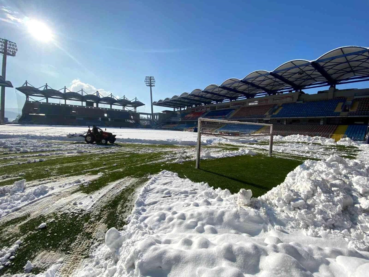 Kardemir Karabükspor Çankaya FK maçı kar yağışı nedeniyle ertelendi