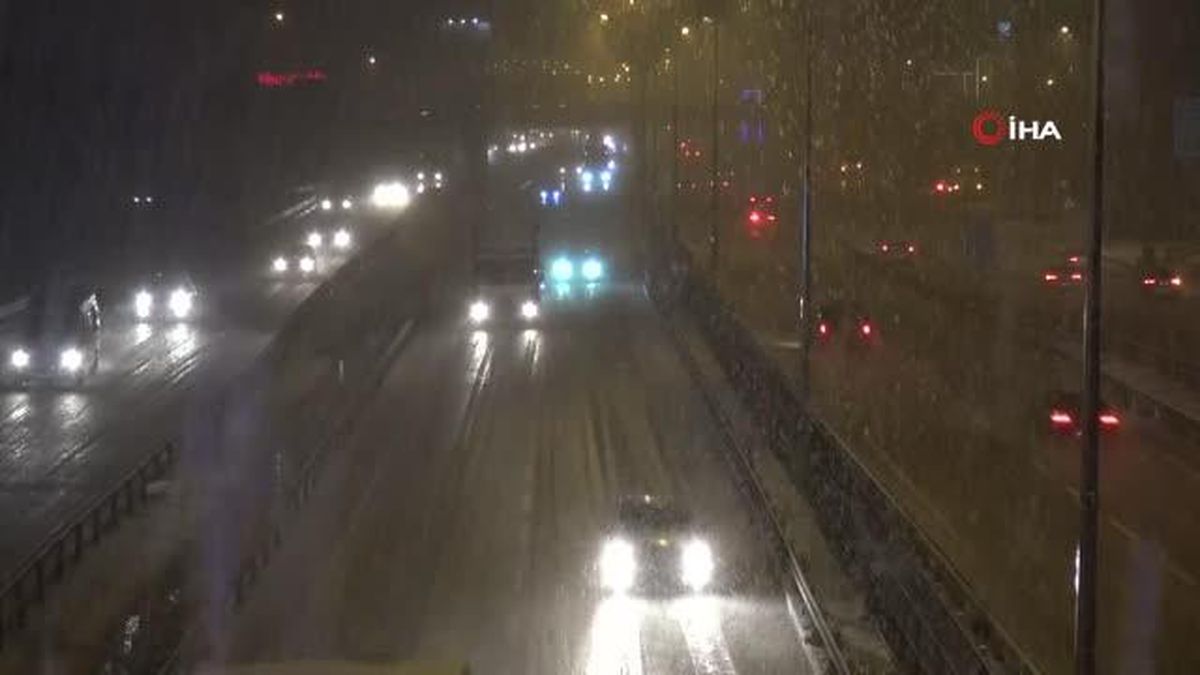 Kocaeli'de kar yağışı zor anlar yaşattı