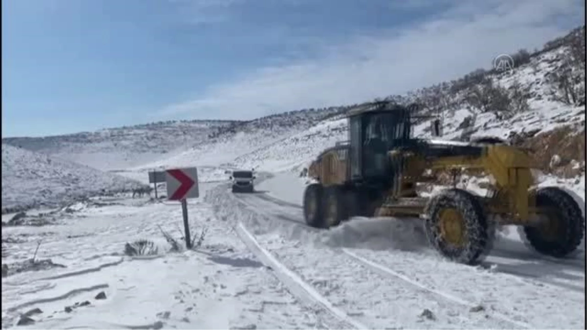 Nusaybin Belediyesinin karla mücadelesi sürüyor