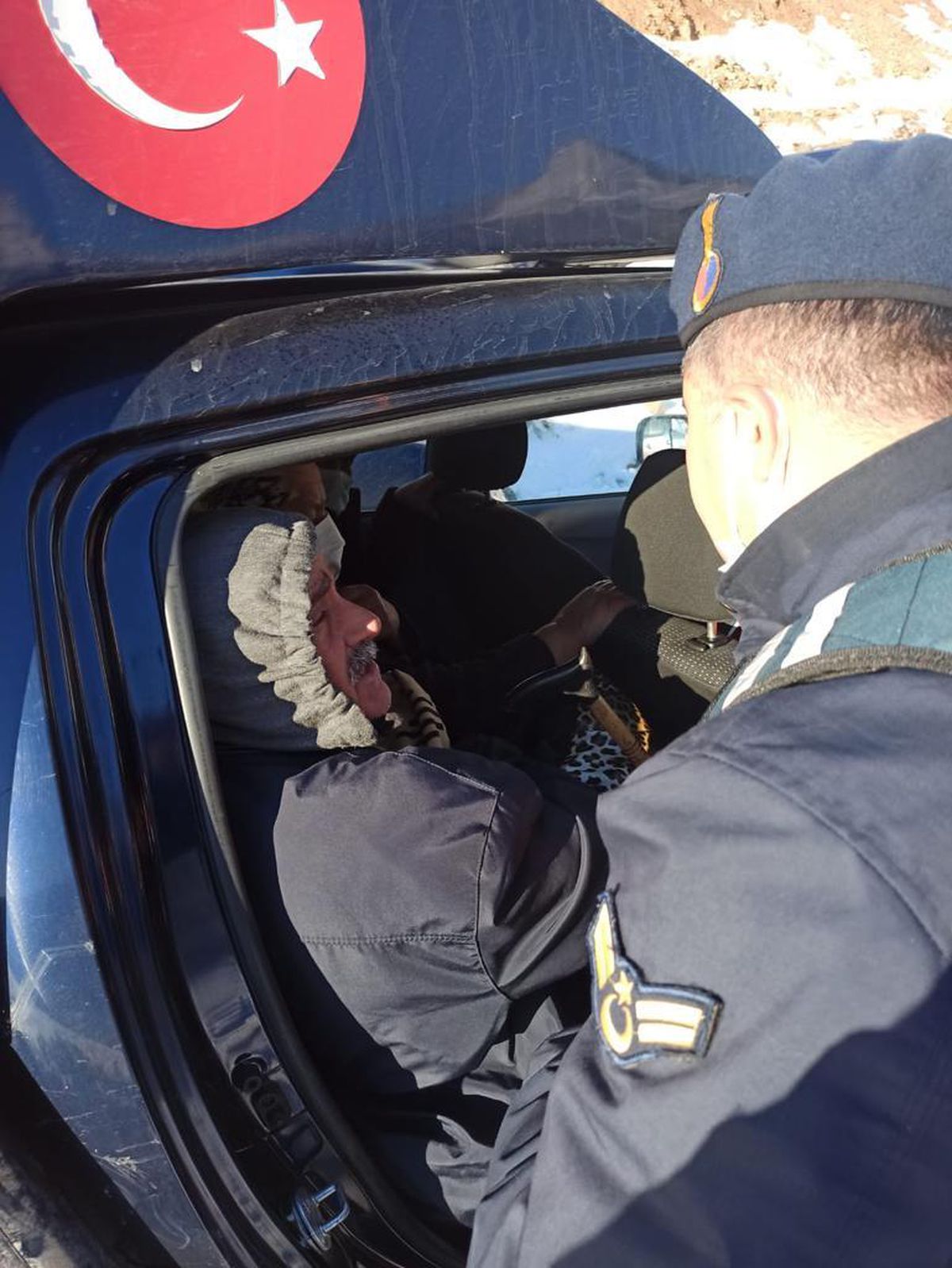 Osmaniye\'de 3 gündür yolu kapalı olan kırsaldaki 51 kişi kurtarıldı