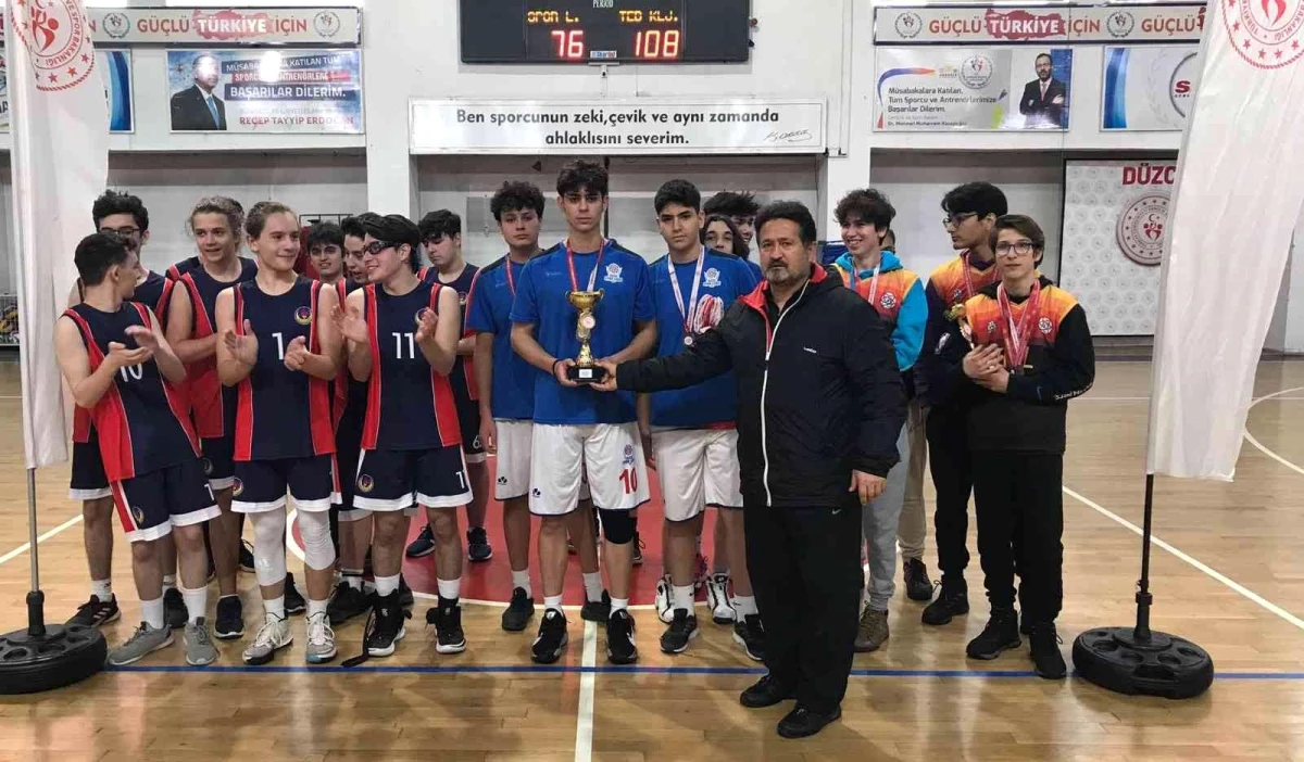 Özel TED Anadolu Lisesi basketbolda şampiyon