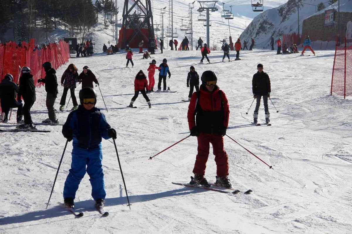 Palandöken\'de doluluk oranı yüzde yüze ulaşan oteller sömestirde binleri ağırlayacak