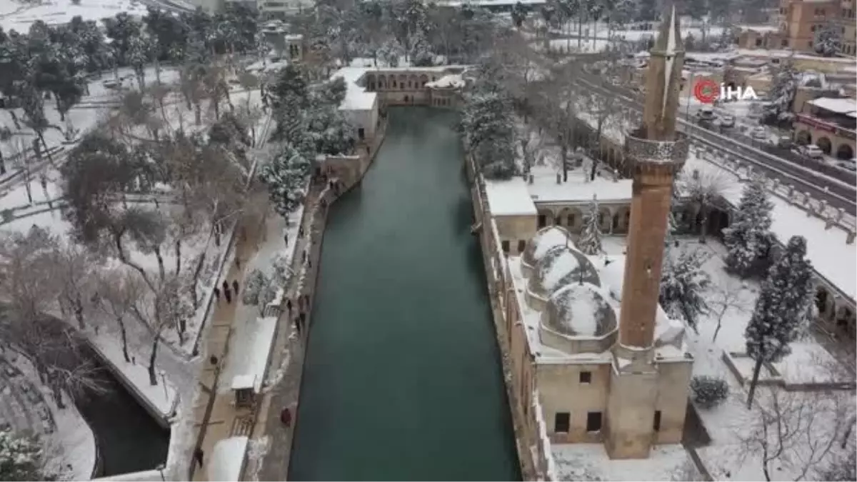 Şanlıurfa\'da kar bir başka güzel... Tarihi alanlar beyaz örtüyle kaplandı