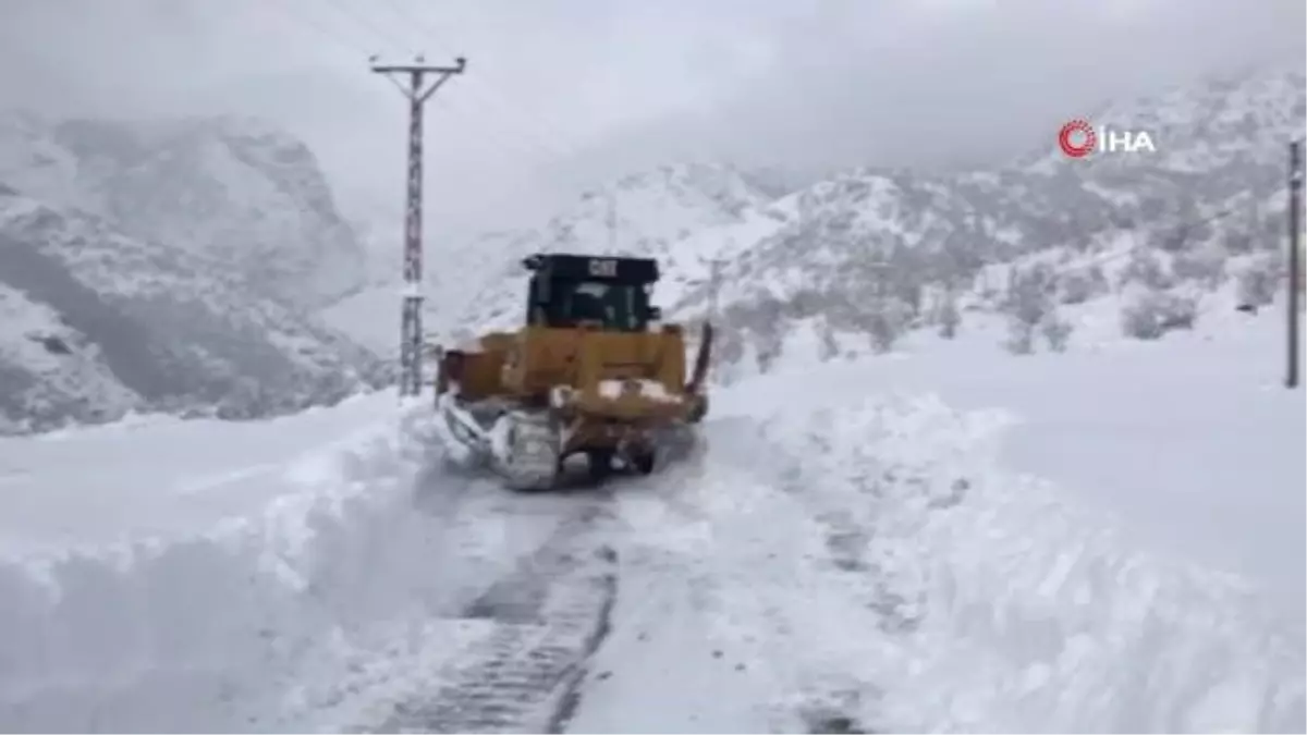 Şırnak'ta ekipler 4 saatlik çalışma sonrası rahatsızlanan vatandaşa ulaştı