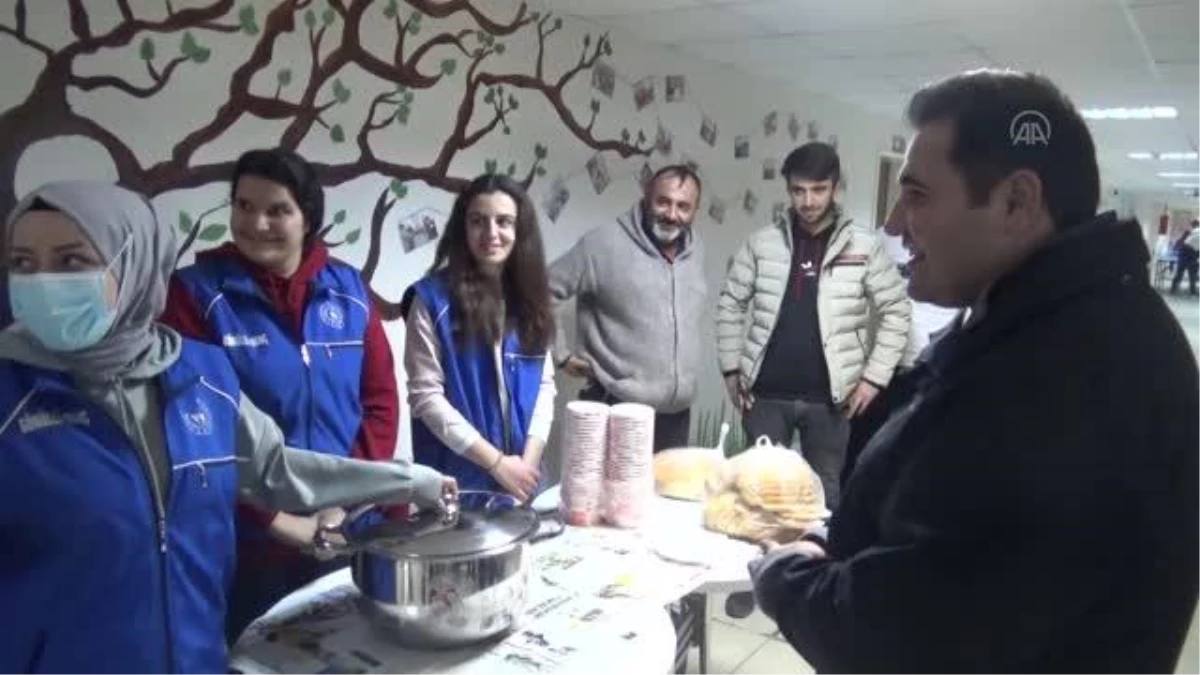 Taşova Gençlik Merkezinden üniversite öğrencilerine çorba ikramı