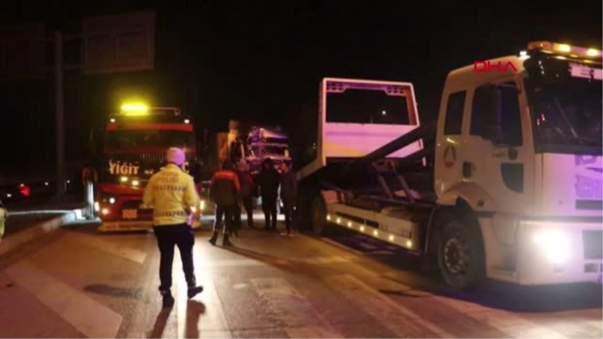 TRAFİK IŞIĞINDA TIR KAZASI