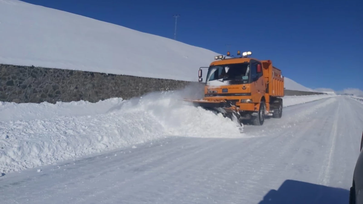 Tunceli\'de kapalı bulunan 162 köy yolunu açma çalışmaları sürüyor