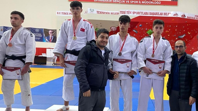 Vanlı judocular Diyarbakır'dan madalyalarla döndüler