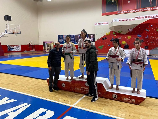 Vanlı judocular Diyarbakır'dan madalyalarla döndüler