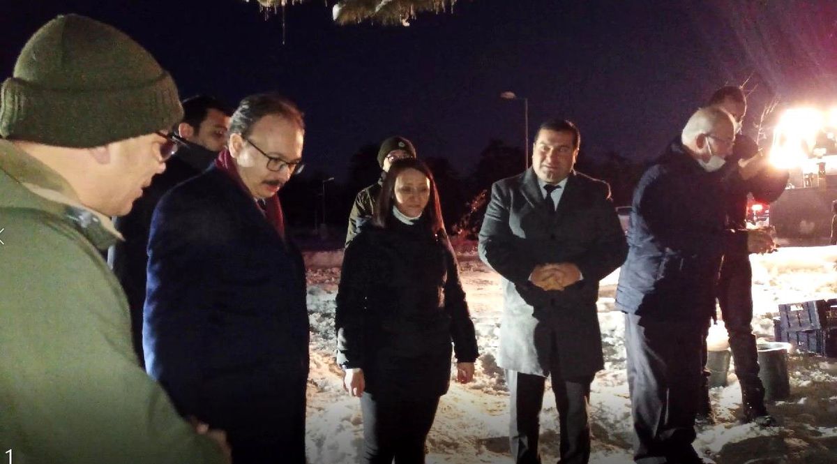 Yaban hayvanlarına protokol üyelerinden yem desteği