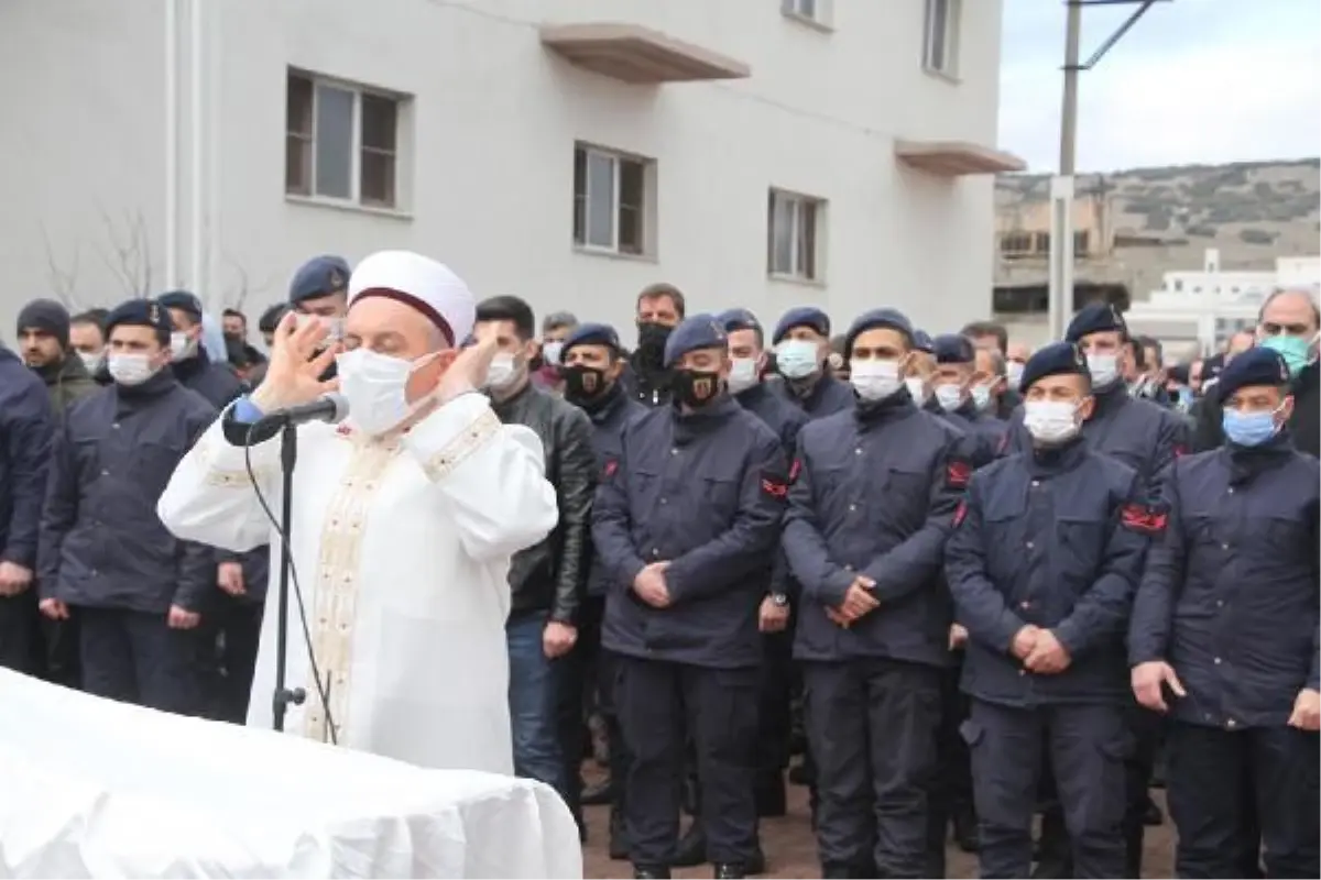 Yangında hayatını kaybeden uzman çavuş için gıyabi cenaze namazı kılındı