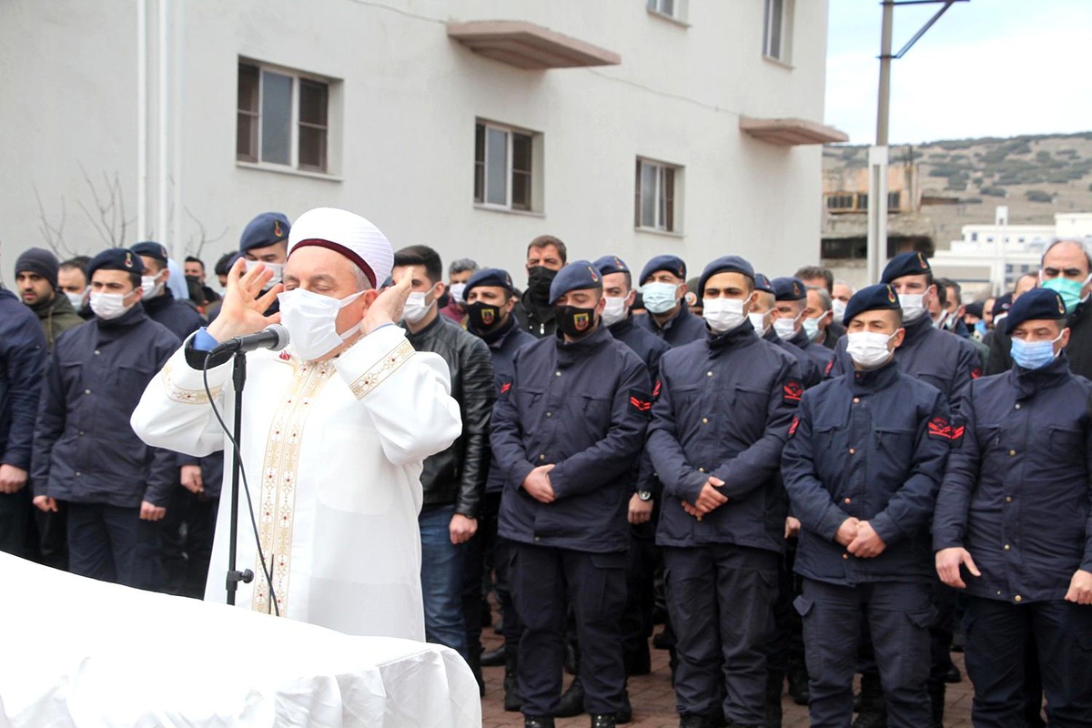 Son dakika haberi: Yangında ölen uzman çavuş için gıyabi cenaze namazı kılındı